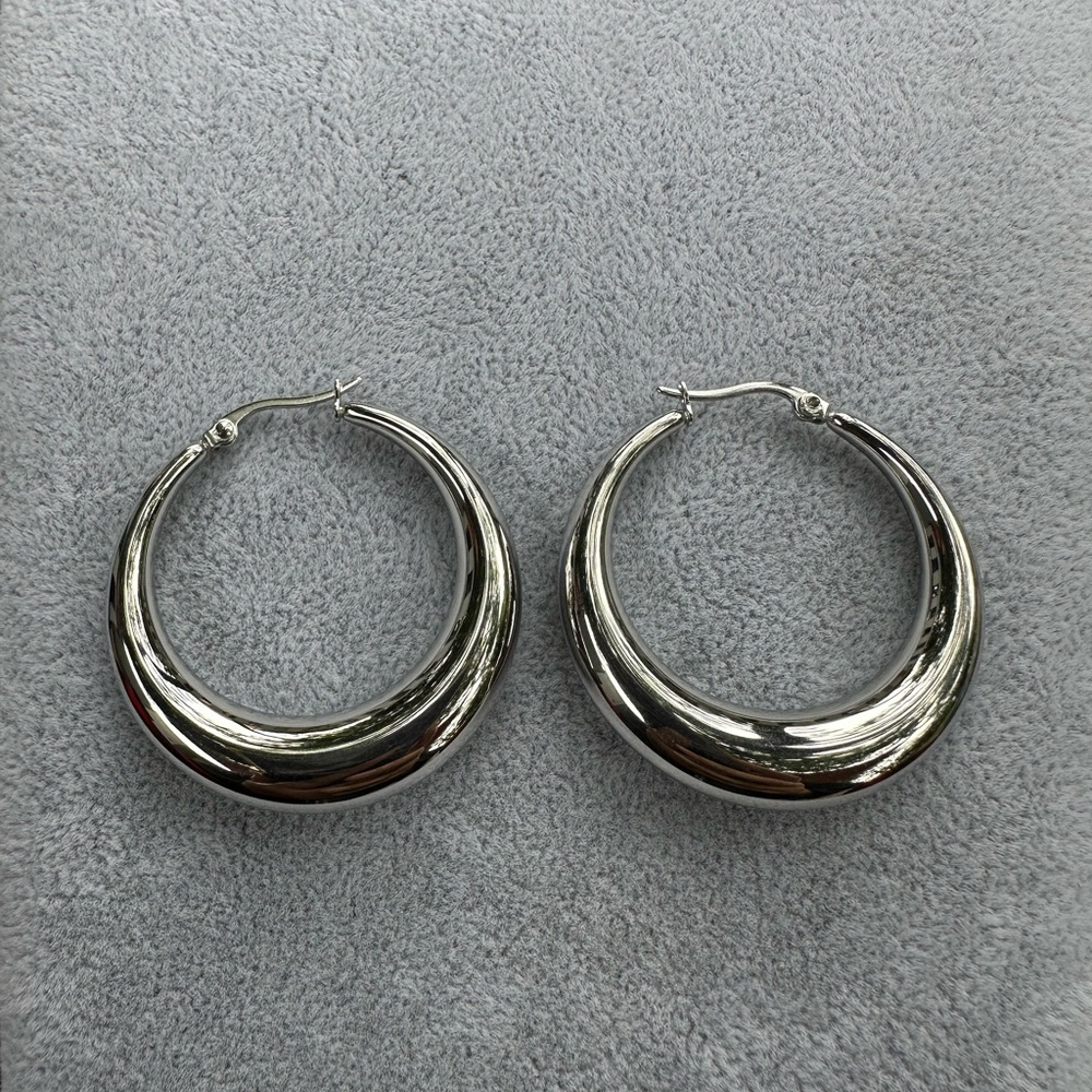 New Stainless Steel Elegant Silver Hoop Earrings 4cm long - Picture 8 of 9